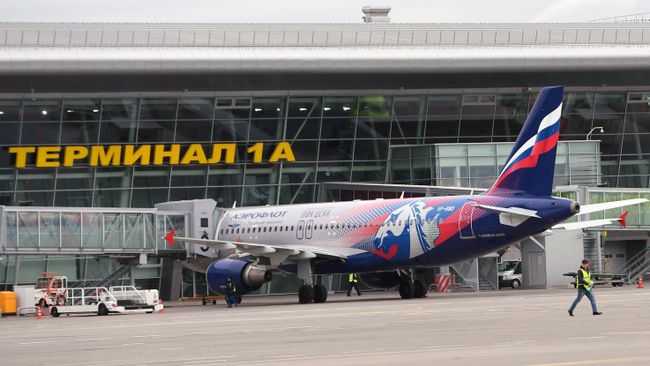 Airbus-A320 авиакомпании Аэрофлот в международном аэропорту Казань Airbus-A320 авиакомпании Аэрофлот в международном аэропорту Казань