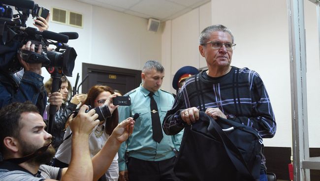 Экс-министр экономического развития Алексей Улюкаев перед заседанием Замоскворецкого суда Экс-министр экономического развития Алексей Улюкаев перед заседанием Замоскворецкого суда