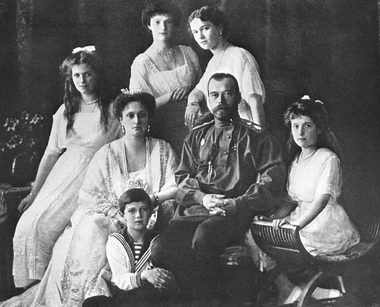 Царь Николай II и его семья в Санкт-Петербурге. Начало 1910-х гг Царь Николай II и его семья в Санкт-Петербурге. Начало 1910-х гг