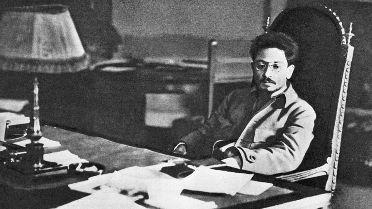 Яков Михайлович Свердлов (1885-1919), политический и государственный деятель, революционер, большевик Яков Михайлович Свердлов (1885-1919), политический и государственный деятель, революционер, большевик