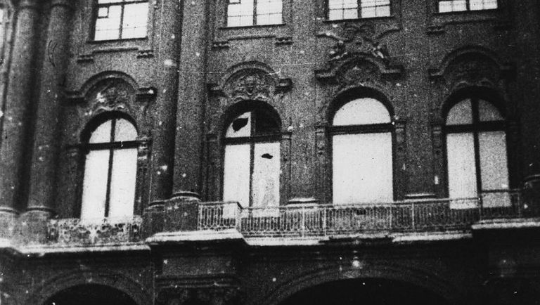 После взятия Зимнего дворца. Утро 26 октября После взятия Зимнего дворца. Утро 26 октября