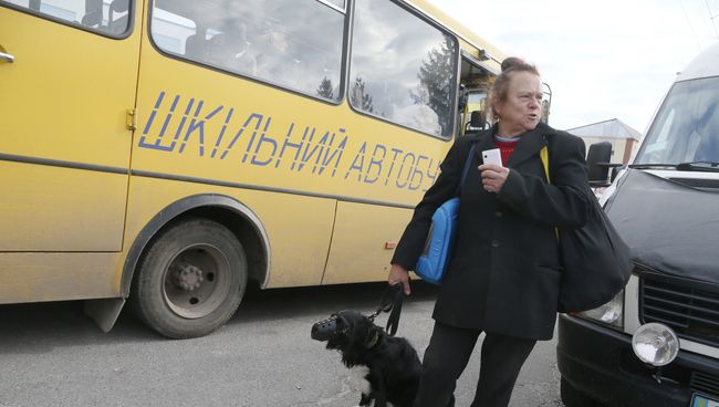 Во время эвакуации населения в городе Калиновка в 20 км от места взрыва боеприпасов. 27 сентября 2017