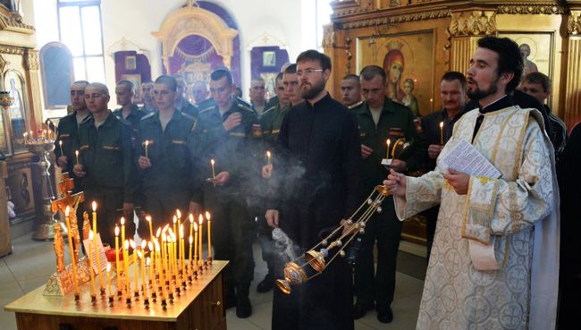 Панихида по погибшему в Сирии генерал-лейтенанту Валерию Асапову в Храме Покрова Пресвятой Богородицы в Уссурийске. 27 сентября 2017