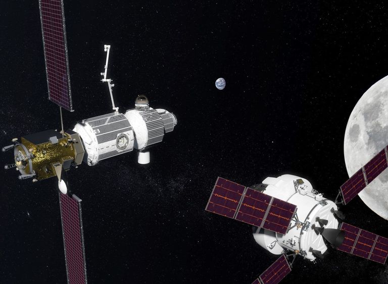 Космические корабли на орбите Луны Космические корабли на орбите Луны