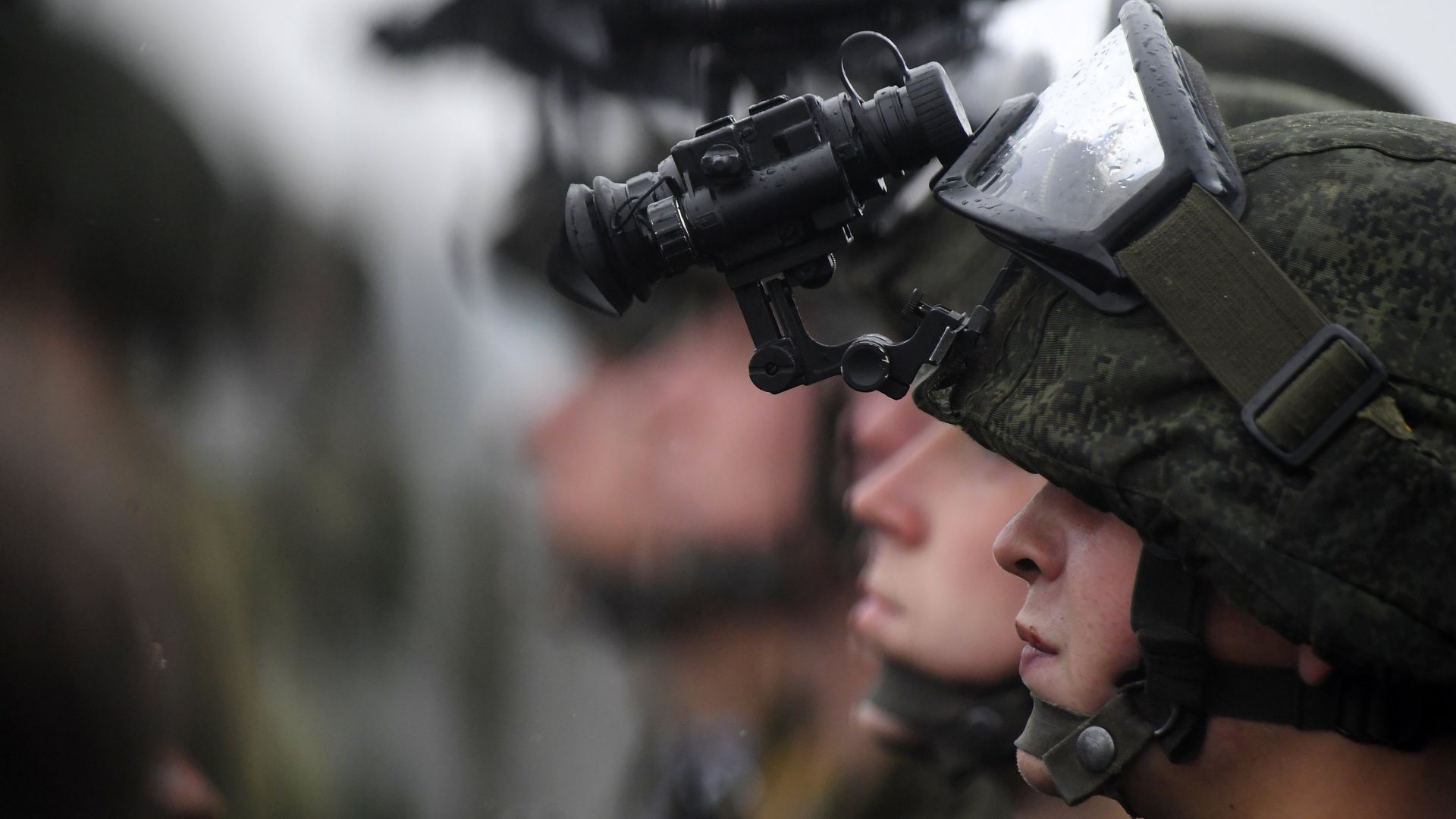 Военнослужащий с прибором ночного видения Военнослужащий с прибором ночного видения - РИА Новости, 1920, 30.06.2023