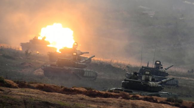 Танки Т-72Б3 на полигоне Танки Т-72Б3 на полигоне