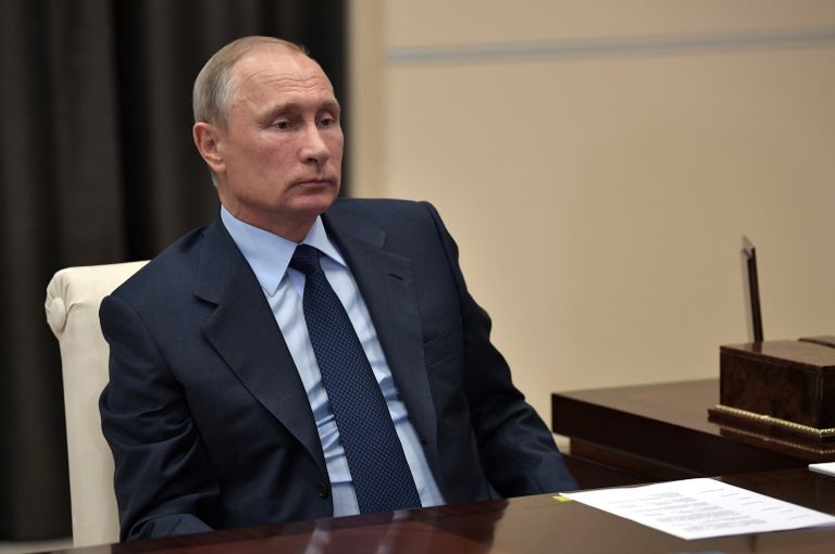 Владимир Путин во время встречи с президентом Российской академии наук академиком Александром Сергеевым. 27 сентября 2017