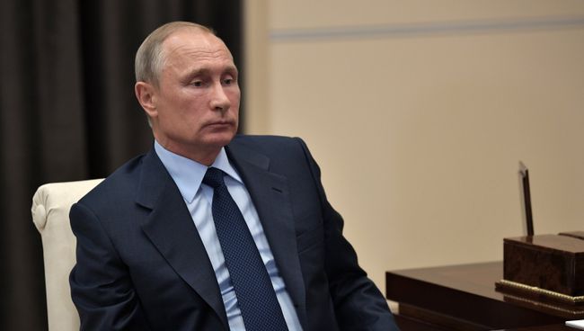 Владимир Путин во время встречи с президентом Российской академии наук академиком Александром Сергеевым. 27 сентября 2017