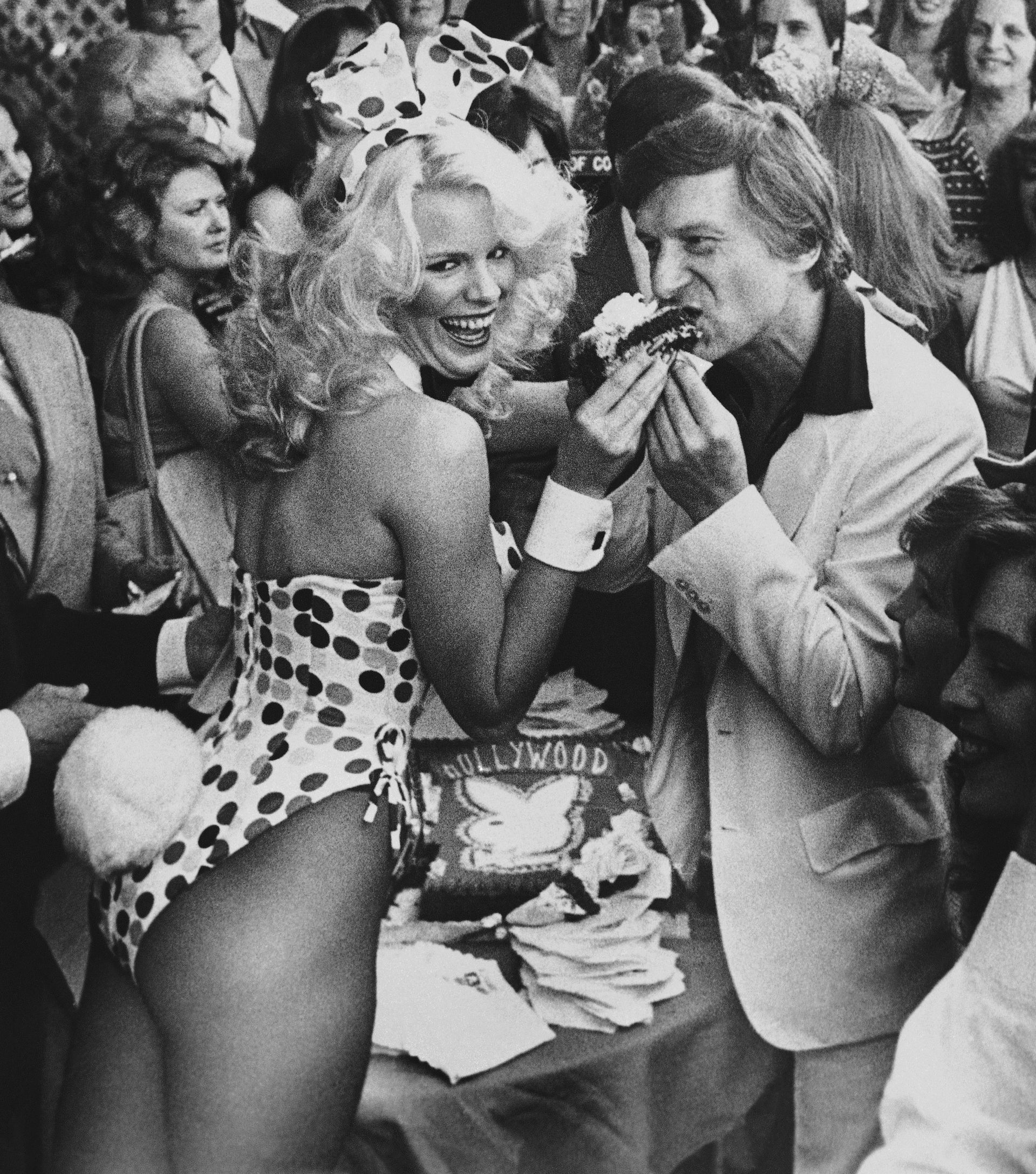 Хью Хефнер с девушкой из Playboy после награждения на Голливудской Аллее славы. 9 апреля 1980 - РИА Новости, 1920, 10.02.2025