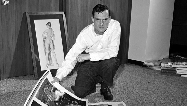 Хью Хефнер просматривает пробные листы для своего журнала Playboy в Чикаго. 20 июня 1961 Хью Хефнер просматривает пробные листы для своего журнала Playboy в Чикаго. 20 июня 1961