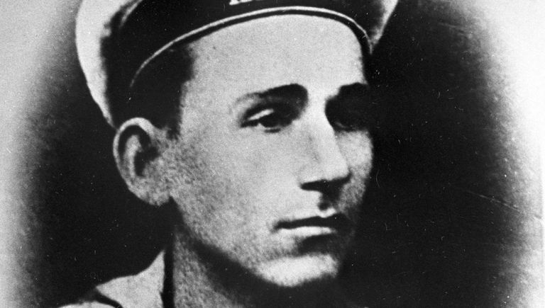Александр Викторович Белышев (1893-1974). Петроград. 1917 год. Александр Викторович Белышев (1893-1974). Петроград. 1917 год.