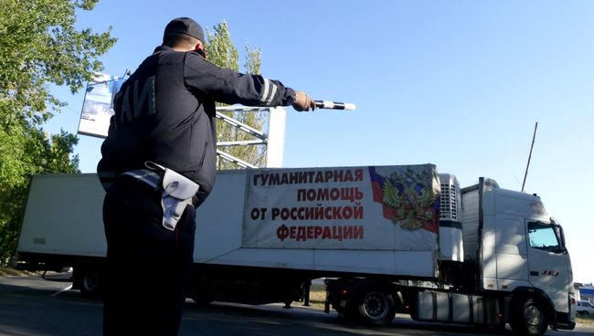 Машины 69-го конвоя МЧС России с гуманитарной помощью для жителей Донбасса в Донецке. 28 сентября 2017