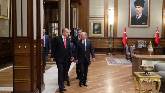 Президент РФ Владимир Путин и президент Турции Реджеп Тайип Эрдоган во время встречи во дворце президента Турецкой Республики в Анкаре. 28 сентября 2017 Президент РФ Владимир Путин и президент Турции Реджеп Тайип Эрдоган во время встречи во дворце президента Турецкой Республики в Анкаре. 28 сентября 2017