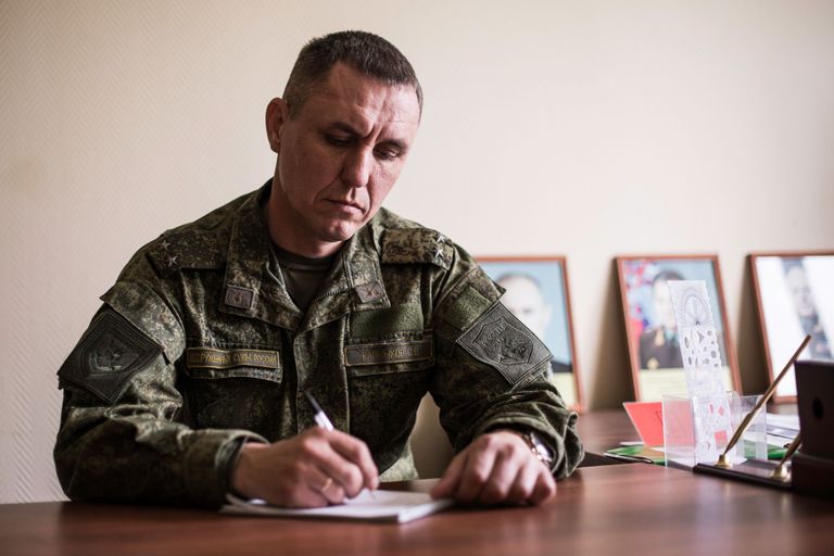 Военнослужащий в расположении Таманской дивизии 