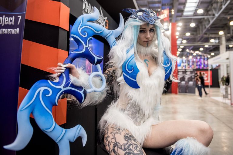 Косплеер на выставке ИгроМир-2017 и фестивале Comic Con Russia — 2017 в Москве Косплеер на выставке ИгроМир-2017 и фестивале Comic Con Russia — 2017 в Москве