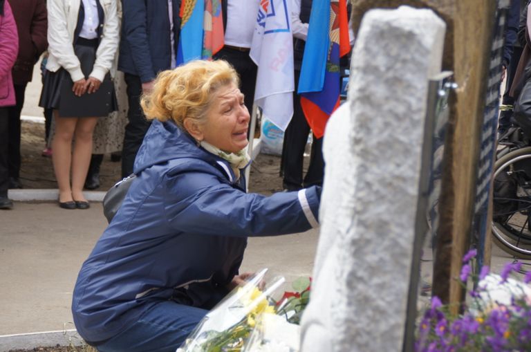 Открытие памятного знака, посвященного погибшим ополченцам и мирным жителям в период с 12 по 17 июня 2014 года в поселке Металлист под Луганском. 29 сентября 2017