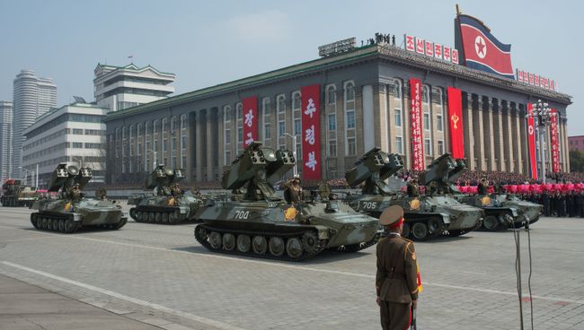 Зенитно-ракетный комплекс Корейской народной армии во время парада в Пхеньяне Зенитно-ракетный комплекс Корейской народной армии во время парада в Пхеньяне