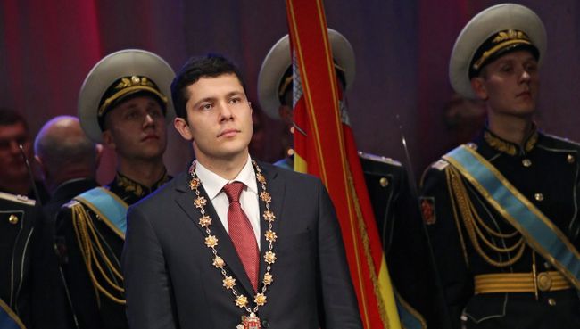 Антон Алиханов на церемонии вступления в должность губернатора Калининградской области в рамках заседания Калининградской областной Думы. 29 сентября 2017 Антон Алиханов на церемонии вступления в должность губернатора Калининградской области в рамках заседания Калининградской областной Думы. 29 сентября 2017