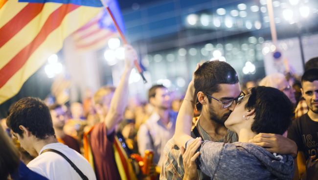 Участники митинга в Барселоне в поддержку референдума о независимости Каталонии. 29 сентября 2017