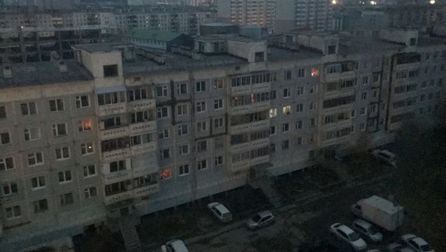 Жилые дома в одном из районов в Якутске во время пожара на Якутской ГРЭС. 1 октября 2017