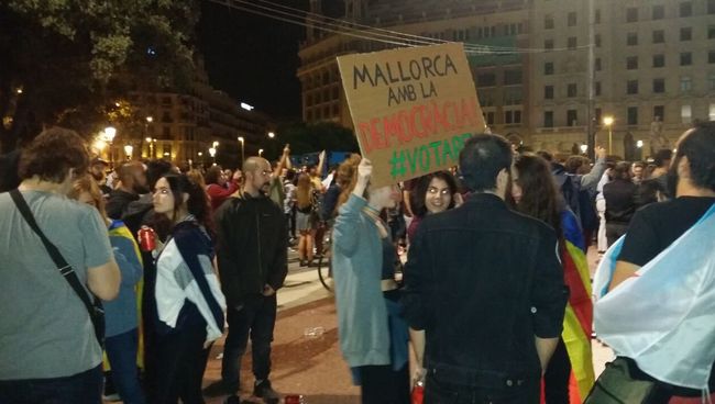 Митинг в Барселоне после референдума о независимости Митинг в Барселоне после референдума о независимости