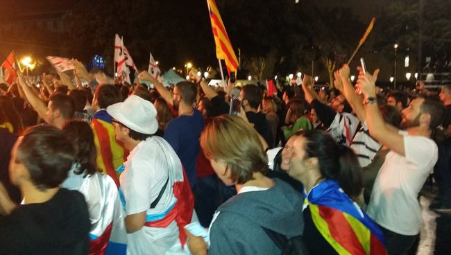 Митинг в Барселоне после референдума о независимости Каталонии. 1 октября 2017 Митинг в Барселоне после референдума о независимости Каталонии. 1 октября 2017
