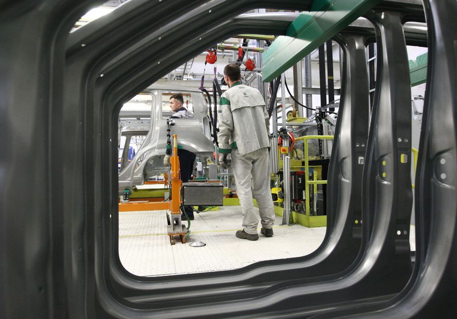 В одном из цехов Горьковского автомобильного завода Группы ГАЗ в Нижнем Новгороде