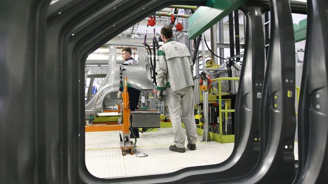 В одном из цехов Горьковского автомобильного завода Группы ГАЗ в Нижнем Новгороде
