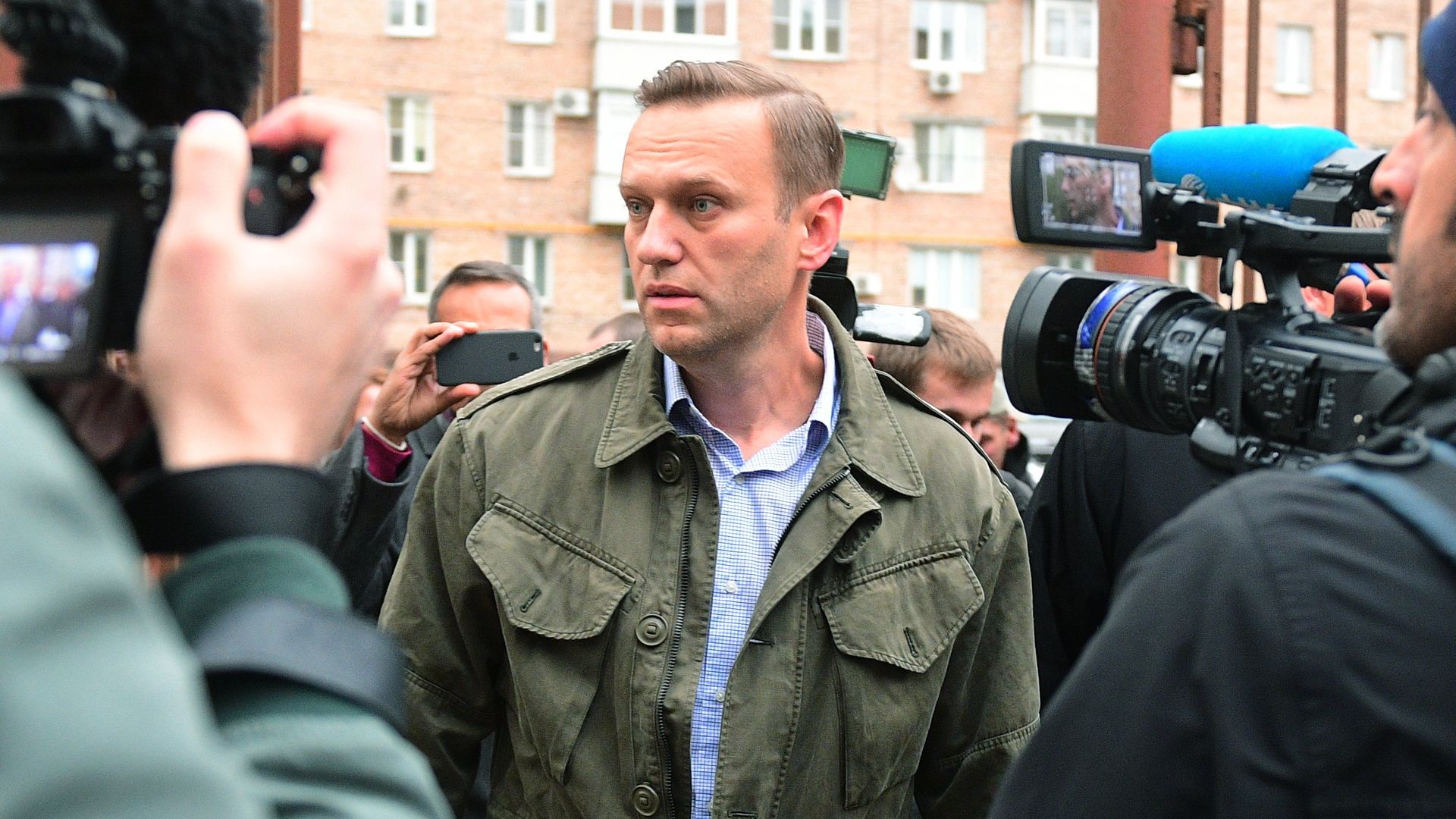Алексей Навальный у здания Симоновского районного суда Москвы. 2 октября 2017 Алексей Навальный у здания Симоновского районного суда Москвы. 2 октября 2017 - РИА Новости, 1920, 09.10.2020