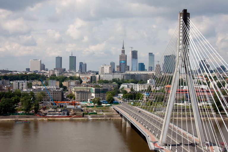Вид на Свентокшиский мост через реку Висла в Варшаве Вид на Свентокшиский мост через реку Висла в Варшаве