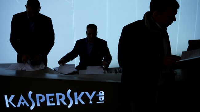 Сотрудники в офисе компании Лаборатория Касперского в Москве