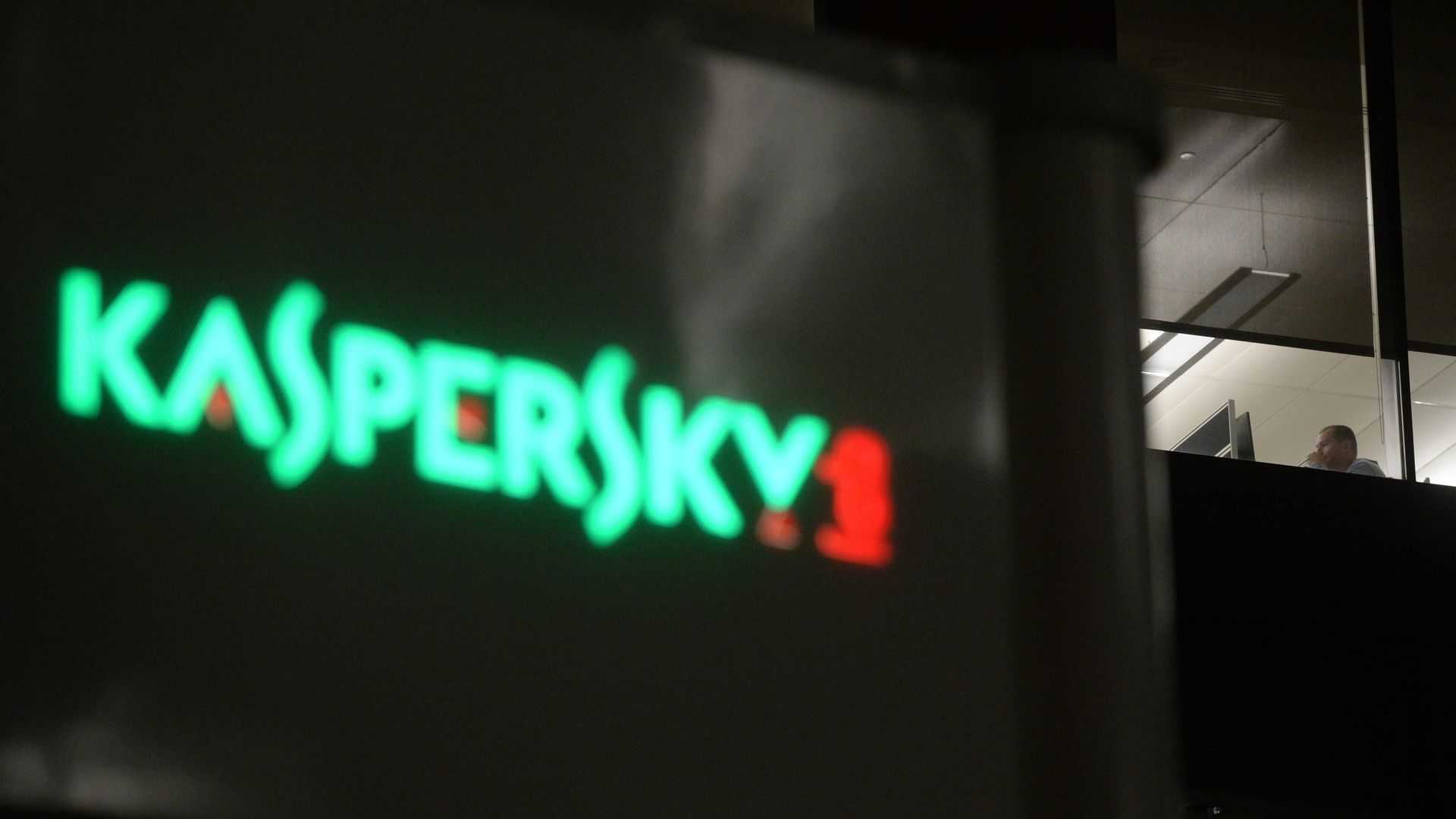 Мужчина в офисе компании Лаборатория Касперского в Москве Мужчина в офисе компании Лаборатория Касперского в Москве - РИА Новости, 1920, 16.08.2022