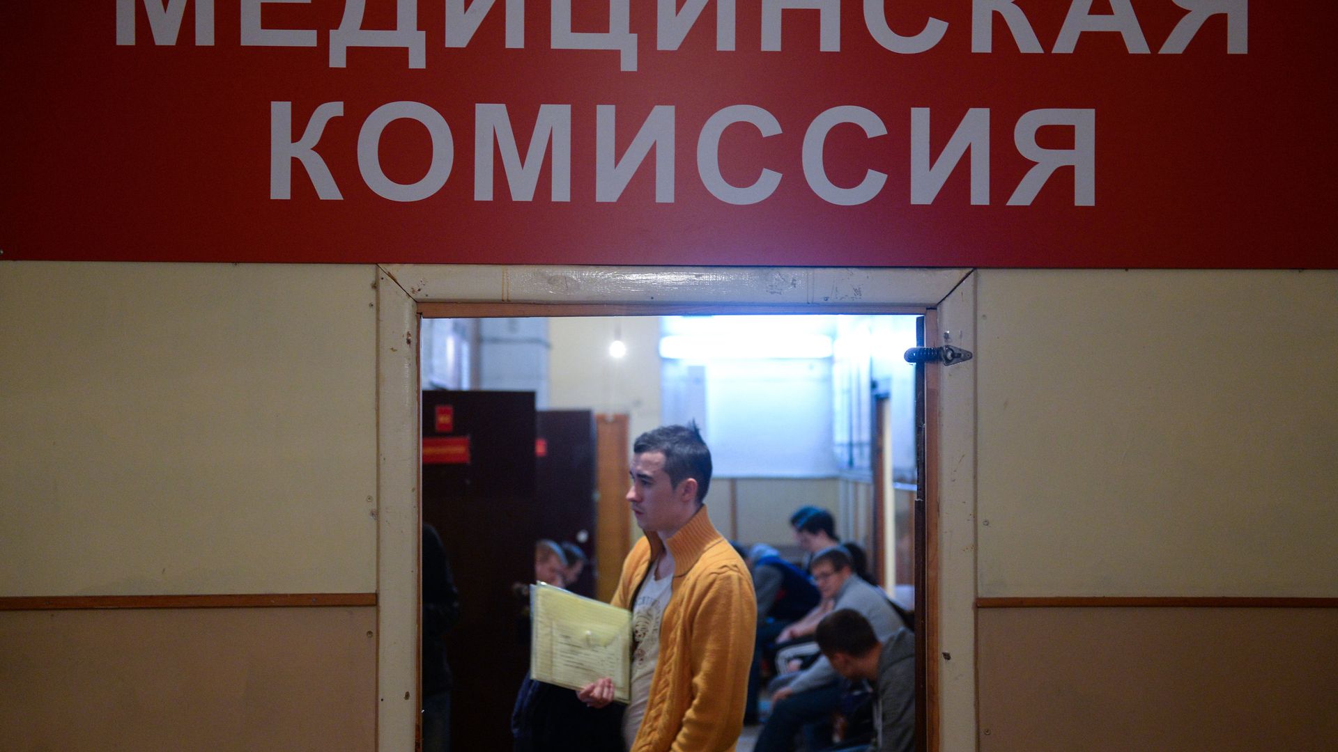 Призывники во время прохождения медицинской комиссии Призывники во время прохождения медицинской комиссии - РИА Новости, 1920, 24.11.2021