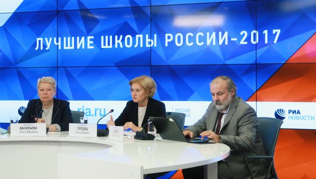 Во время пресс-конференции, в рамках которой представлены лучшие школы России 2017. 4 октября 2017