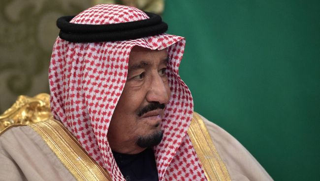 Король Саудовской Аравии Сальман Бен Абдель Азиз Аль Сауд во время встречи с президентом РФ Владимиром Путиным. 5 октября 2017