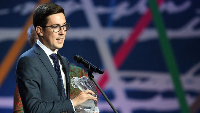 Учитель истории и обществознания Илья Демаков, получивший награду в номинации Учитель года 2017. 5 октября 2017 Учитель истории и обществознания Илья Демаков, получивший награду в номинации Учитель года 2017. 5 октября 2017