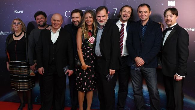 Актёрский состав фильма Салют-7 на премьере в кинотеатре Октябрь Актёрский состав фильма Салют-7 на премьере в кинотеатре Октябрь