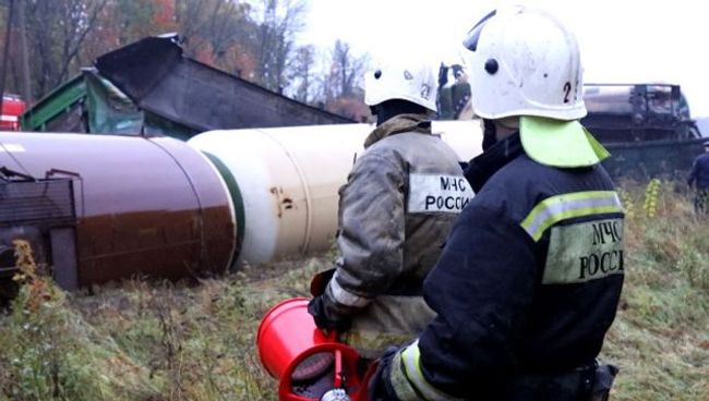 Место схода вагонов грузового поезда в Тульской области. 6 октября 2017 Место схода вагонов грузового поезда в Тульской области. 6 октября 2017