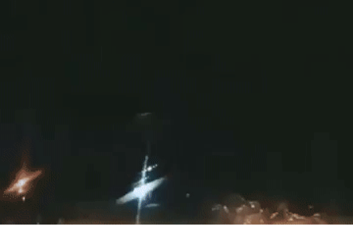 В небе над Китаем взорвался метеор