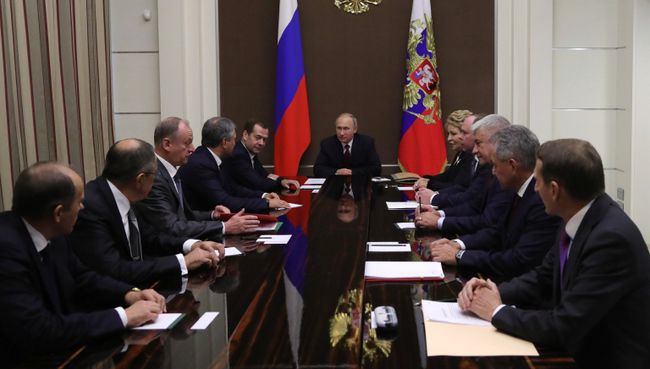 Президент РФ Владимир Путин проводит совещание с постоянными членами Совета безопасности РФ. 7 октября 2017 Президент РФ Владимир Путин проводит совещание с постоянными членами Совета безопасности РФ. 7 октября 2017