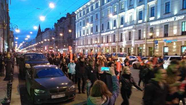 Участники несанкционированной акции протеста в Санкт-Петербурге. 7 октября 2017 Участники несанкционированной акции протеста в Санкт-Петербурге. 7 октября 2017