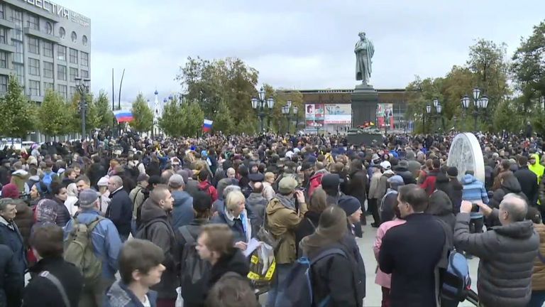 Несанкционированные акции сторонников Навального прошли в Москве и Петербурге Несанкционированные акции сторонников Навального прошли в Москве и Петербурге