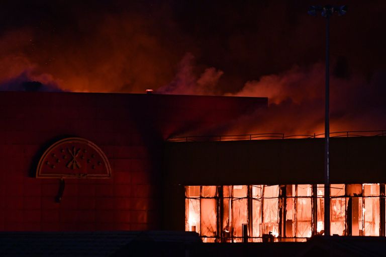 Пожар на строительном рынке Синдика, расположенном у МКАД в районе Строгино. 8 октября 2017 Пожар на строительном рынке Синдика, расположенном у МКАД в районе Строгино. 8 октября 2017