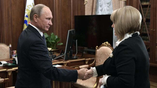 Владимир Путин и председатель Центральной избирательной комиссии РФ Элла Памфилова Владимир Путин и председатель Центральной избирательной комиссии РФ Элла Памфилова