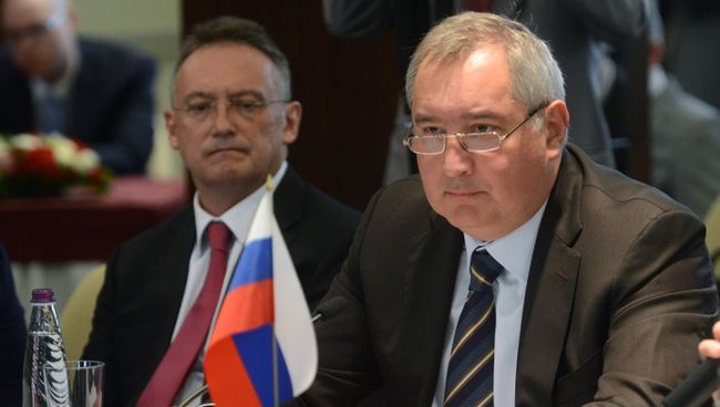 митрий Рогозин на 10-м заседании российско-сирийской комиссии по торгово-экономическому и научно-техническому сотрудничеству в Сочи. 10 октября 2017 митрий Рогозин на 10-м заседании российско-сирийской комиссии по торгово-экономическому и научно-техническому сотрудничеству в Сочи. 10 октября 2017