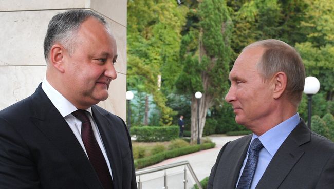 Президент РФ Владимир Путин и президент Республики Молдова Игорь Додон во время встречи. 10 октября 2017 Президент РФ Владимир Путин и президент Республики Молдова Игорь Додон во время встречи. 10 октября 2017