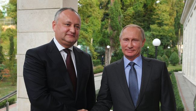 Президент РФ Владимир Путин и президент Республики Молдова Игорь Додон во время встречи. 10 октября 2017 Президент РФ Владимир Путин и президент Республики Молдова Игорь Додон во время встречи. 10 октября 2017