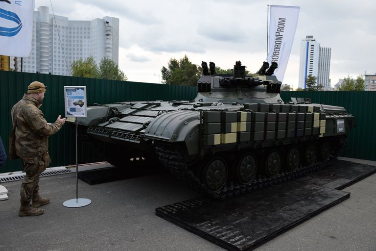 Боевая машина поддержки танков Страж, представленная на выставке Оружие и безопасность в Киеве Боевая машина поддержки танков Страж, представленная на выставке Оружие и безопасность в Киеве