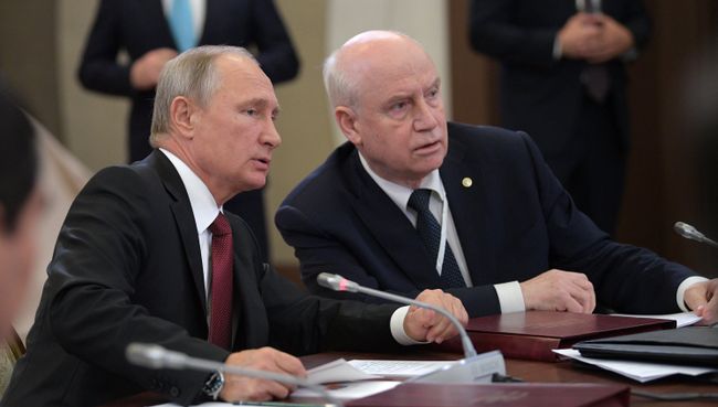 Президент РФ Владимир Путин и председатель исполнительного комитета СНГ Сергей Лебедев на заседании Совета глав государств – участников СНГ в Сочи. 11 октября 2017 Президент РФ Владимир Путин и председатель исполнительного комитета СНГ Сергей Лебедев на заседании Совета глав государств – участников СНГ в Сочи. 11 октября 2017