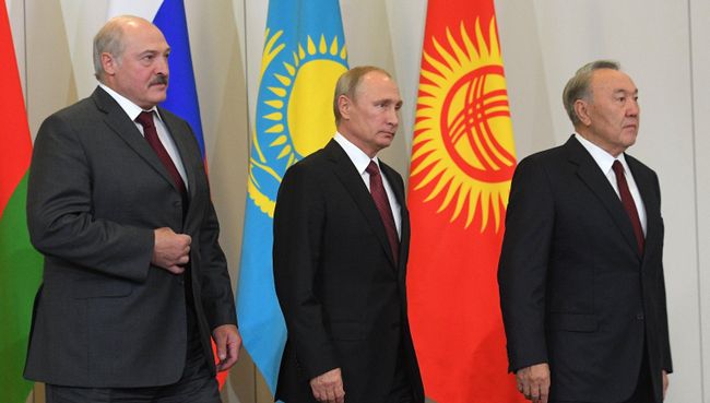 Президенты России, Белоруссии и Казахстана Владимир Путин, Александр Лукашенко и Нурсултан Назарбаев. Архивное фото Президенты России, Белоруссии и Казахстана Владимир Путин, Александр Лукашенко и Нурсултан Назарбаев. Архивное фото